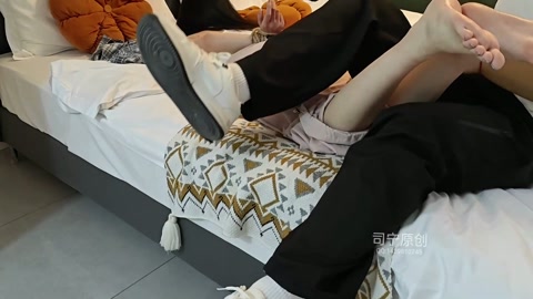 超怕痒玉足tk 怕痒大学生tk，超怕痒，美丽玉足看的心痒痒，脚也有点香味 第8张