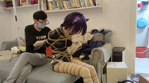 驷马紧缚完美的紧身人偶 第8张