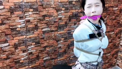 JK少女误入歹徒的住处,被吊起来电击ZX玩弄晕死过去 第8张