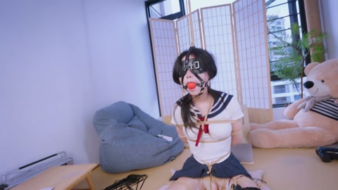 《沉沦的堕落少女》不听话的补习女学生，绑上极度羞耻的M字开脚缚，强行塞入马具口塞，任其只能发出沉闷鼻... 第9张