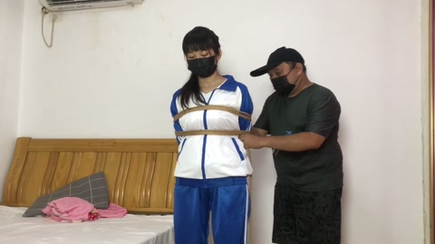 佳怡不遵守校规的下场 被教导主任驷马欺负之后不得不老老实实 第9张