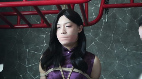 双S女王调教男娘第二回，这次是完全把男娘图图紧缚得像一根棍子一样站着，两位女王拿出指压板鞋垫强迫图图... 第9张