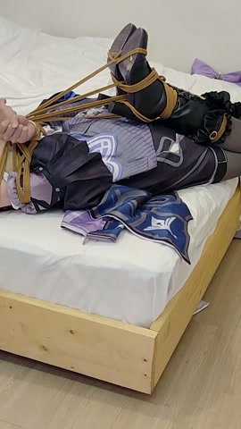 大黑塔紧缚驷马（伪娘）紧缚封口罩跳跃，床上驷马紧缚 第9张
