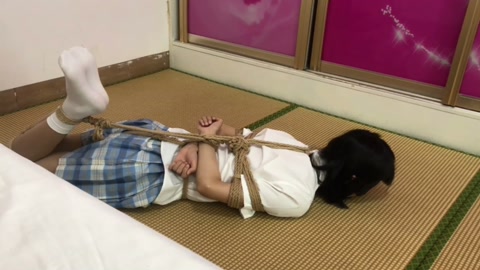 定拍红豆 入室捂晕捆绑 两种胶带封嘴测试 丝袜塞嘴 驷马小白袜+JK太顶了 第9张