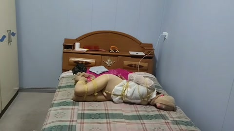 户外太吓人了  日式小高手加脚镣去户外，太吓人了，到处都是人，从天亮拍到天黑，脚镣进出电梯当啷当啷响... 第9张