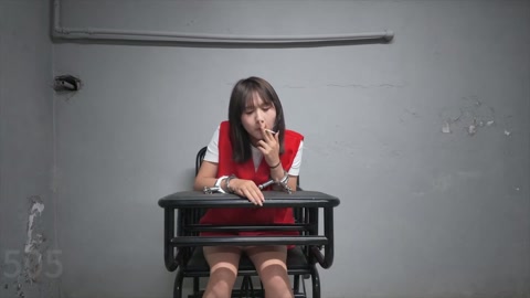 新模特晓晓面试试镜剧 本视频是新人模特晓晓面试试镜拍摄。 剧情：王闵做为一名法律系大学生，毕业后又在... 第9张