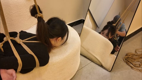 新模特试镜！文慧绑新人媛媛，黑丝驷马拉头发挠痒痒，大量口水！ 第9张