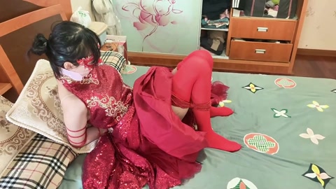 晓森妹妹中式婚服红色丝袜的五花分腿td放置 第9张