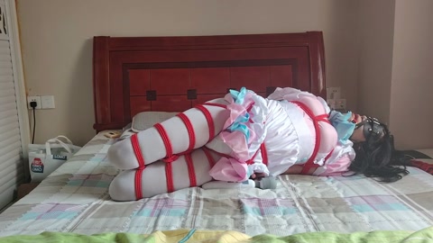 极限驷马自缚挣扎 最后欲求不满摸到震动棒自己玩 脱缚过程还差点翻车 第9张