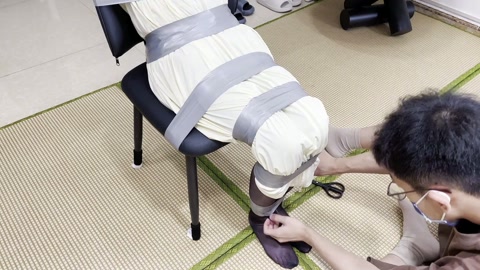 胶带封嘴+封眼，视觉效果很8错 第9张