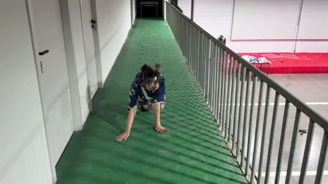 蜜桃臀骚臭狗奴壹壹的爬楼训练 第9张