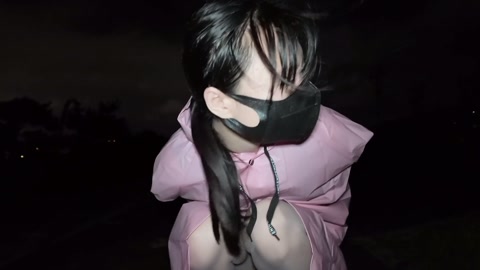 雨天户外全身捆绑去公园散步 第9张