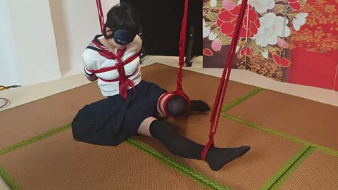 jk妹妹单折腿离地一厘米吊缚。明明地板就在身下却够不到的痛 第9张