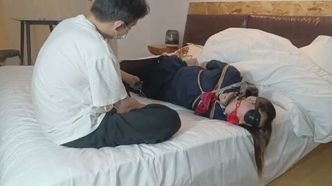 人贩王五系列（精神小妹）王五在又猫在楼道发愁没法交货，这次蹲到了一个心情相当愉快的精神小妹，于是尾随... 第10张