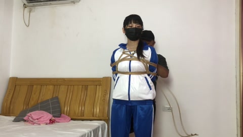佳怡不遵守校规的下场 被教导主任驷马欺负之后不得不老老实实 第10张