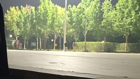 公园里的镣铐挑战任务---手铐脚铐锁住的肉丝碎花裙 第10张