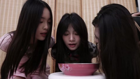 定制姐妹绑架案（下）女人贩将姐妹俩押到老大面前，老大将两女关押起来，并偷袭迷晕了女人贩，三女一起带着... 第10张