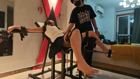 定拍欣欣tk 欣欣的挣扎还是很剧烈的，非常怕痒 第10张