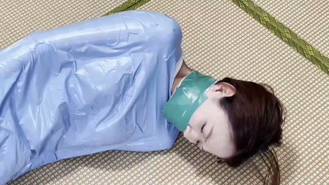 小倩蓝色的胶带木乃伊，像一只美人鱼，就是说不了话 第10张