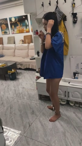 小女囚居家打扫卫生 第10张