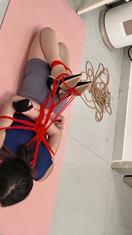 文慧秘书服，正点的很！肉丝高跟，拎起来轻而易举！受缚美人楚楚可怜！04女大，柔韧度极佳！配合度拉满！ 第10张