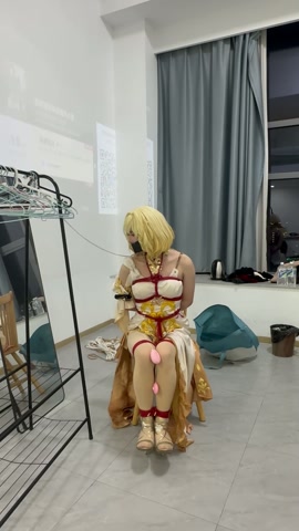 清瞳子cos阿格莱雅 金织女士被捕惨遭捆绑玩弄 凉鞋被脱下美脚惨遭侵犯 第10张