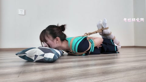 清纯少女听力答题接连出错，被绑缚超紧驷马放置，勒到双腿发麻、软瘫在地【胸缚 游戏 驷马缚 放置 挣扎... 第10张