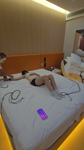 真实！非常漂亮的一个小美女，男朋友在外地，来体验床上大字缚+啵啵贝失控模式的刺激，最后又来了一个极限... 第10张