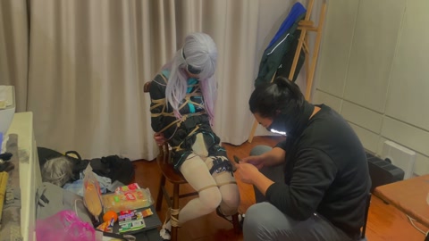 紧缚蒙眼之后戴上郊狼，做零食挑战，下面贴着郊狼和训练器两种东西，猜错就是电击惩罚，猜对就是震动下体获... 第10张