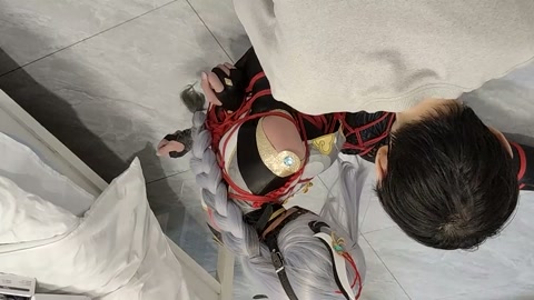 红绳捆绑电击申鹤  伪娘申鹤cos捆绑，使用红绳捆绑更有韵味，中间附带超高电击，有短暂的出门，倒地尝... 第10张