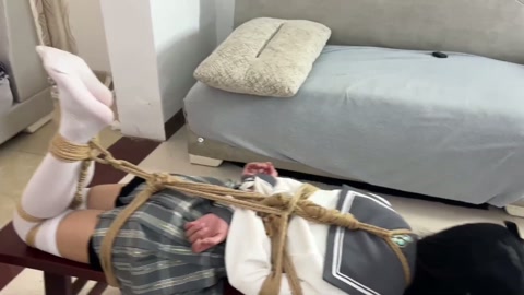 荷露 COS崩坏 流萤 误入活绳屋 自动紧缚绳陷阱抓住逃走再被抓回驷马绑凳子上危机四伏 第10张