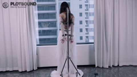 被禁锢在one bar prison上的婚纱+乳胶口罩模特的窗前展示（后半段突发奇想，突然拉开窗帘，... 第10张