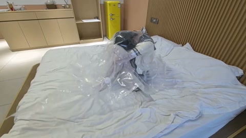 JK白丝连身袜，手动ZW不断把内入的玩具往里面顶到高潮，直臂 蟹缚内入玩具挣扎自救，绞刑，真空袋不留... 第10张