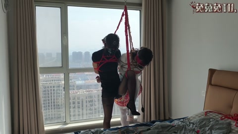 兔兔兔TU丶的约绳日记 18依旧是单腿吊缚两只可爱的小男娘 不同颜色的衣服 不同的堵嘴道具 一样的郊... 第11张