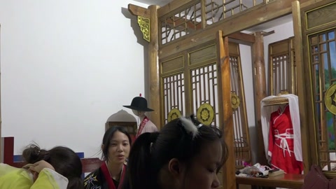 几个大学生古装断案抓捕审讯刑具，老虎凳挠痒痒，捆绑斩 第11张
