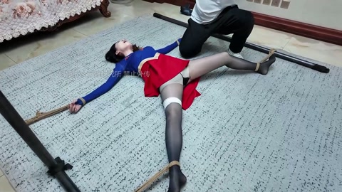 南清 女超人被宇宙猎人击败俘获直播羞辱 第11张