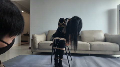大胸小姐姐两个姿势捆绑放置，体验口球和电击 第11张