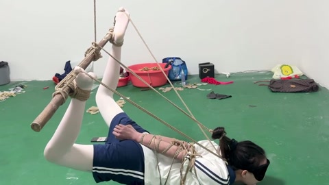 学生妹的痛苦直臂紧缚调教 第11张