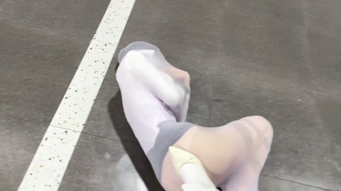 无人之境-自缚解压被老板抓包的女职员 第11张