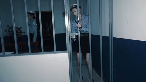 无路可遁（二）上集 女白领严洛雅痴情于公司老板帮老板洗钱以及贪污公款潜逃时被抓获 第11张