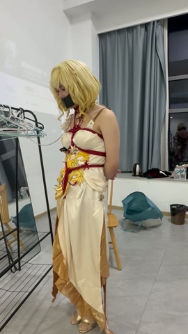 清瞳子cos阿格莱雅 金织女士被捕惨遭捆绑玩弄 凉鞋被脱下美脚惨遭侵犯 第11张