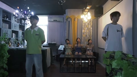 特工历险记（下集）女特工被全身紧缚在地牢中放置然后被打扮成艳女贩卖 第11张