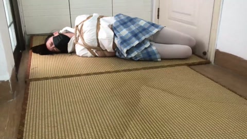 琳媚 女贼也有被缚时 入室被主家反制驷马绑着爬到门边也无法开门 第11张