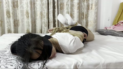 琳媚好久没来了 她今天就想被驷马 就想被玩 就想被放置 当然要满足她 第11张