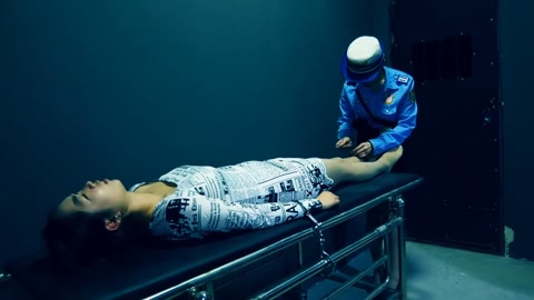 空中囚徒之空姐末路（下集）被判死刑后两人在牢中被强制劳动最后注射死刑走向末路 第11张