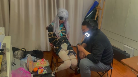 紧缚蒙眼之后戴上郊狼，做零食挑战，下面贴着郊狼和训练器两种东西，猜错就是电击惩罚，猜对就是震动下体获... 第11张