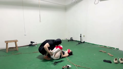 罪恶男m反制猥亵女s恋足舔舐 第11张