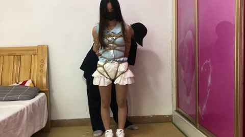 荷露被入室 被反制 被压制 被捆绑后挣扎了半天也只能变成吉祥物 第11张