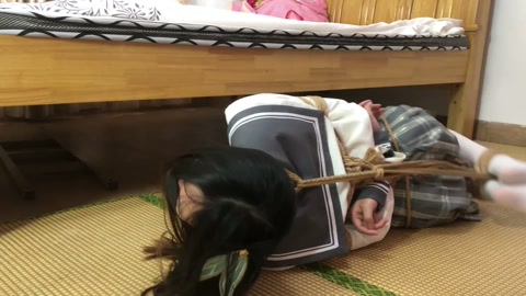荷露COS崩坏 流萤 误入活绳屋（二）自动紧缚绳陷阱抓住逃走再被抓回 驷马拿不到剪刀 第11张