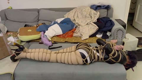 驷马紧缚完美的紧身人偶 第11张
